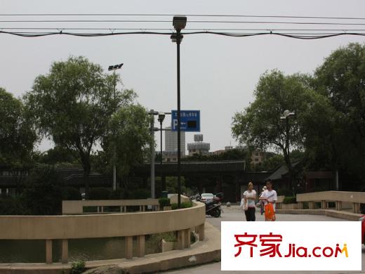 翰林府項目南側(cè)50米的文峰公園