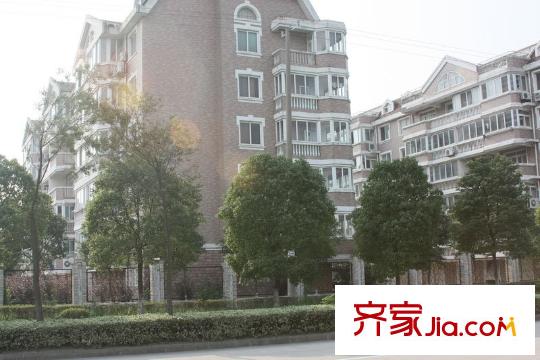 潤華國際中心西側500米的星湖花園