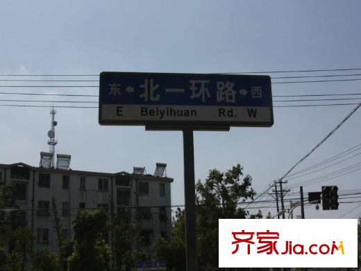中瑾翰鉑府距離項目西邊50米路標(biāo)