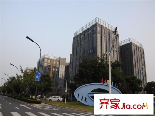 鑫湖國貿中心距離項目500米的創(chuàng)業(yè)中心