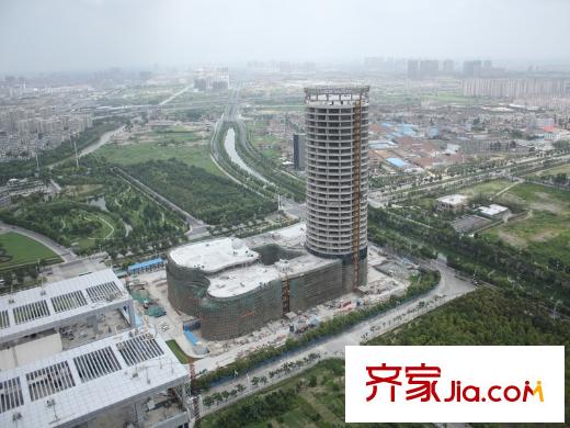 鳳凰文化廣場(chǎng)東側(cè)100米的工青婦兒中心