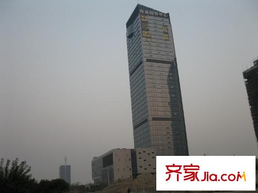 鳳凰文化廣場(chǎng)東側(cè)100米的國(guó)際貿(mào)易中心
