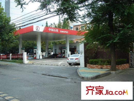 匯富廣場(chǎng)項(xiàng)目斜對(duì)面加油站