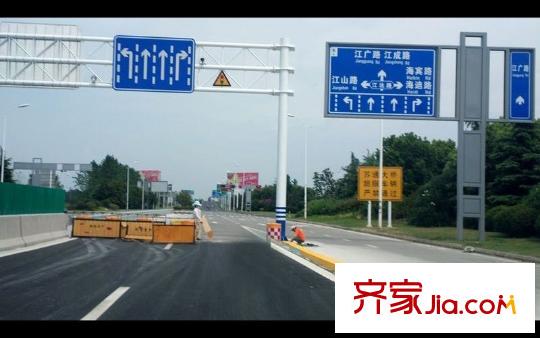 濱江麗都橋語(yǔ)距項(xiàng)目800米處的東方大道高架