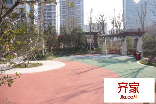 圓融廣場(chǎng)小區(qū)內(nèi)兒童游樂(lè)場(chǎng)（20140102）