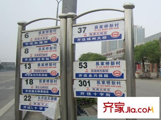 圓融廣場(chǎng)項(xiàng)目西側(cè)50米公交站臺(tái)