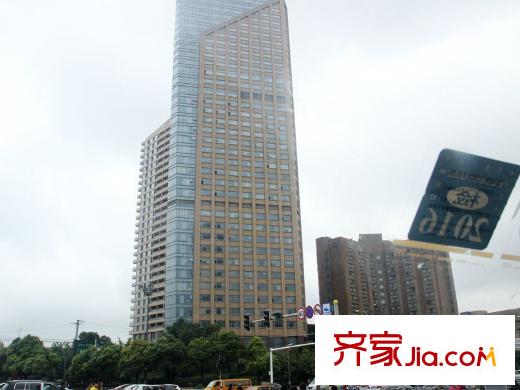 圓融廣場(chǎng)距離項(xiàng)目20米遠(yuǎn)南通大飯店