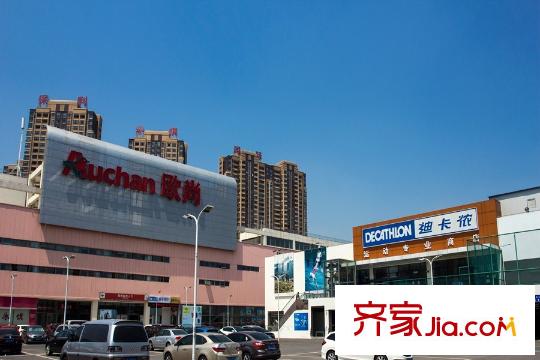保利香檳國際小區(qū)門口歐尚超市