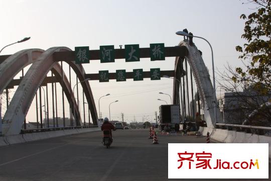 銀河灣東側(cè)100米銀河大橋