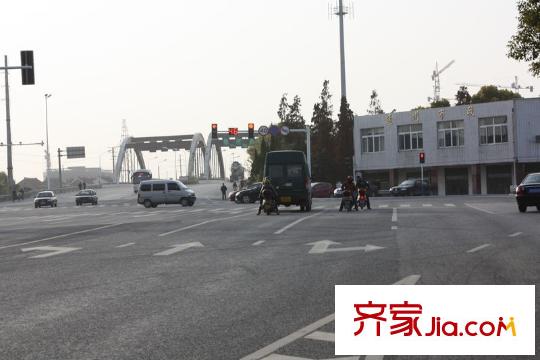 銀河灣東側(cè)100米銀河大橋
