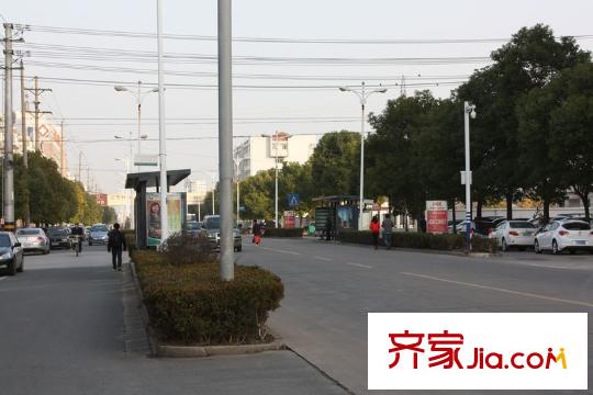 銀河灣東側(cè)60路公交站臺