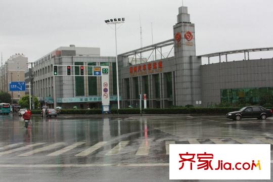 水榭花城東側(cè)300米的金沙汽車站