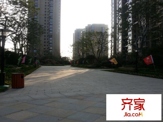蘇建學(xué)府雅居小區(qū)內(nèi)部實(shí)景(2013-07-08)