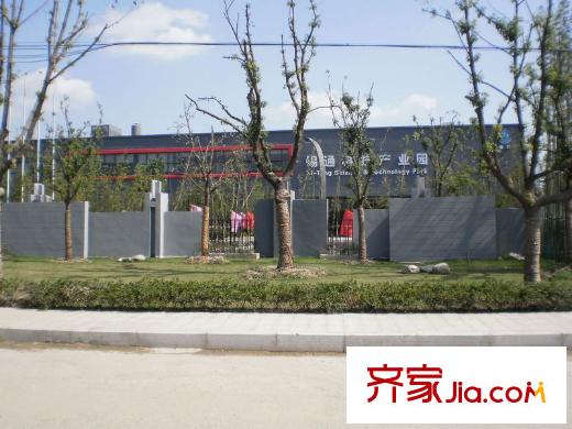 五洲幸福灣項(xiàng)目西500米的錫通科技產(chǎn)業(yè)園