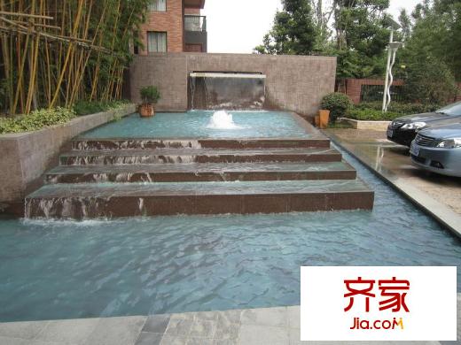 第九園售樓大廳外的小噴泉（20110907）