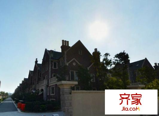 紫瑯上郡外景圖 