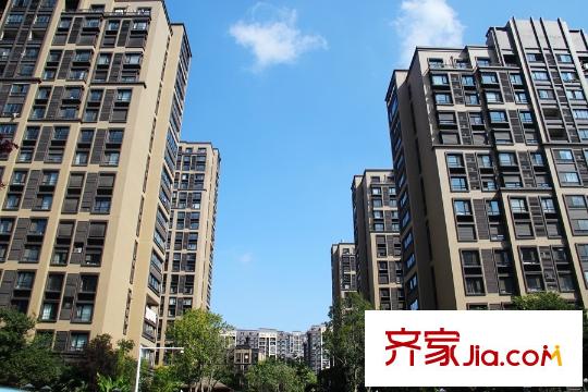 萬科公園里項目南邊1km處萬科金域藍灣