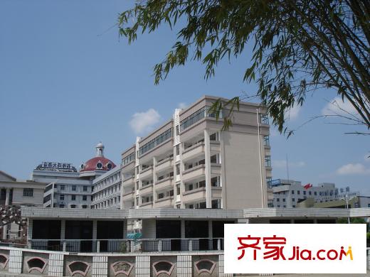 南山湖1號(hào)北側(cè)約1公里育才中學(xué)20140410