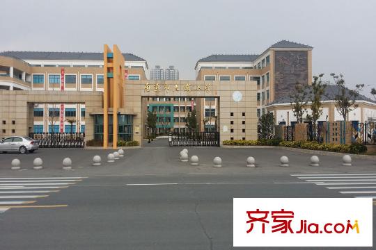 唐人新街項(xiàng)目東側(cè)1k米處北城小學(xué)