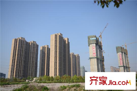 唐人新街項(xiàng)目東南500米處的華潤(rùn)中心