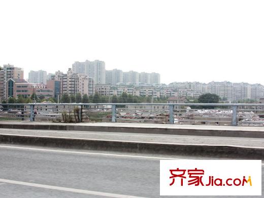 綠地新都會(huì)項(xiàng)目北側(cè)人民路