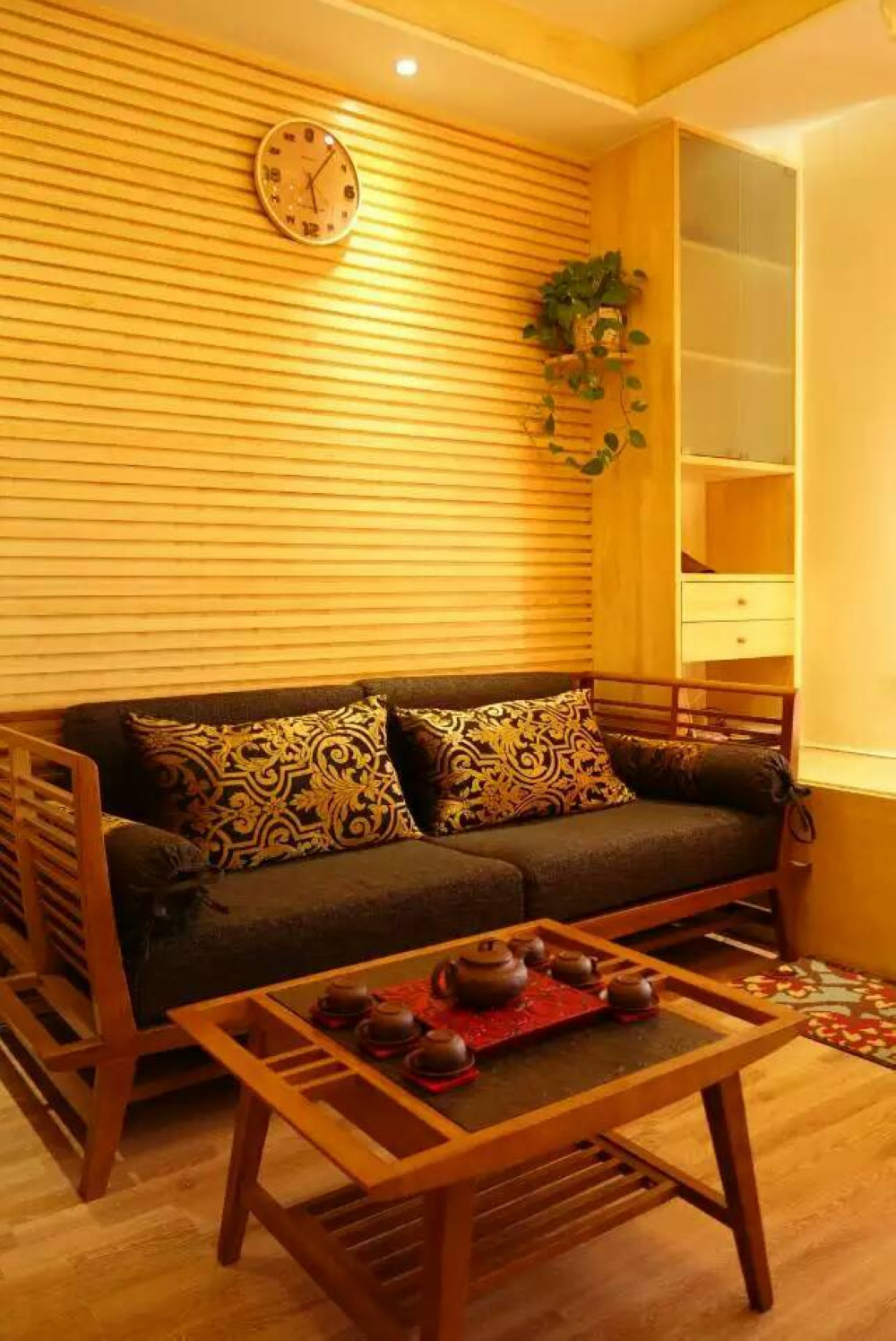90平米装修,二居室装修,5-10万装修,客厅,东南亚风格,沙发背景墙,原木色