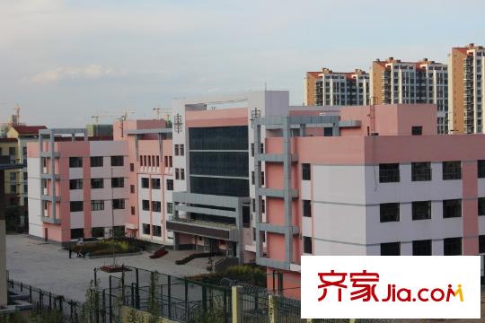 雅山新天地三期周邊配套115中學  2015-9-10
