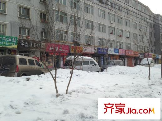 雅山新天地三期周邊配套商店