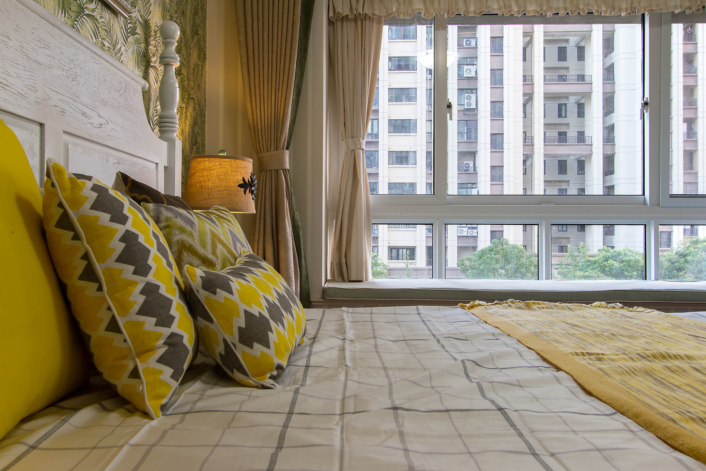 美式风格,120平米装修,三居室装修,10-15万装修,卧室,床上用品,抱枕,黄色