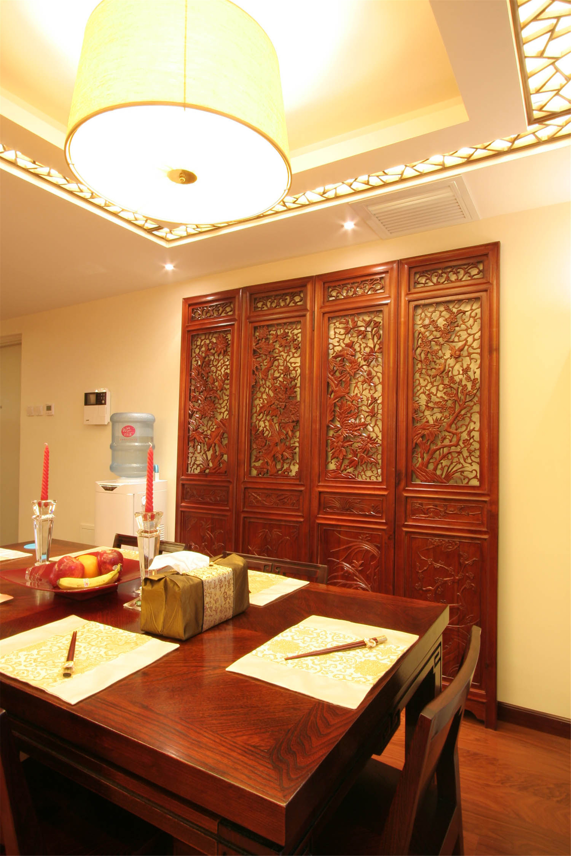 中式风格,三居室装修,120平米装修,15-20万装修,餐厅,屏风,红色