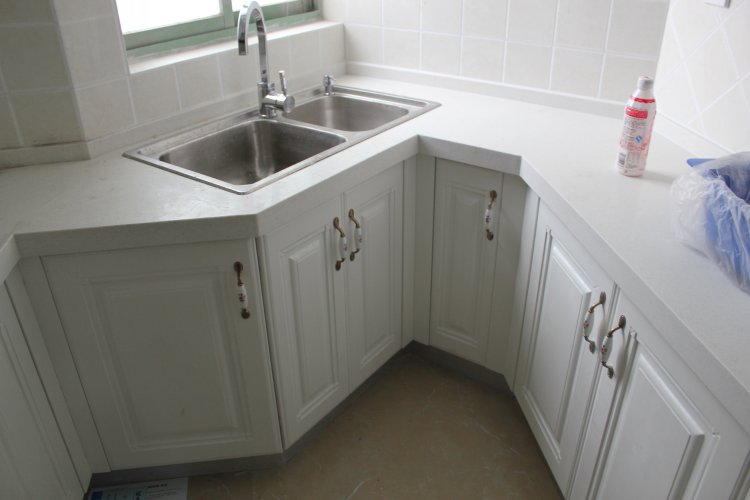 厨房台面石英石和不锈钢哪个好_厨房石英石台面效果图_国家对于石英石台面的品牌