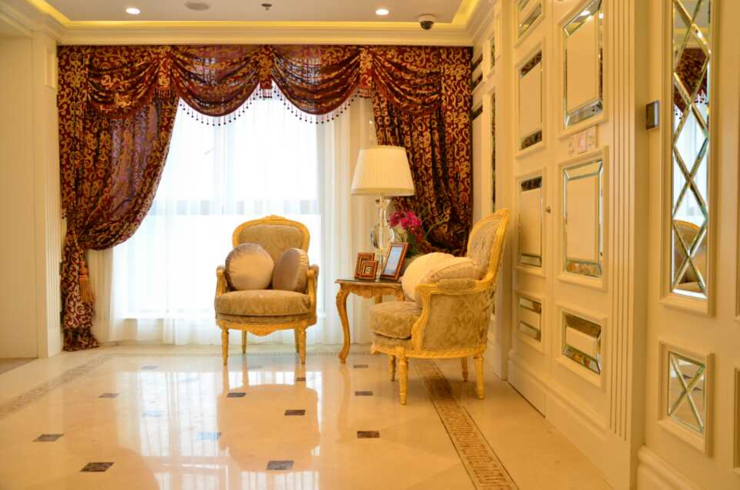 欧式风格,豪华型装修,140平米以上装修,大户型,门厅,窗帘,椅子,暖色调
