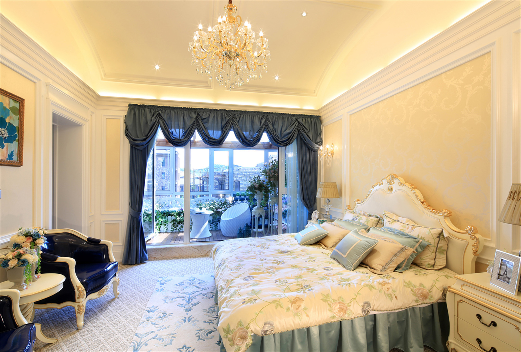 欧式风格,豪华型装修,别墅装修,140平米以上装修,卧室,卧室背景墙,窗帘,白色,蓝色