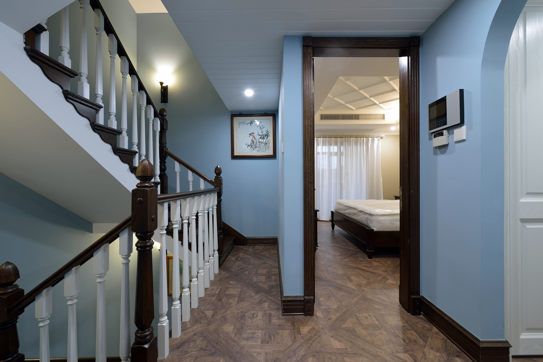 复古典雅美式别墅装修楼梯空间设计
