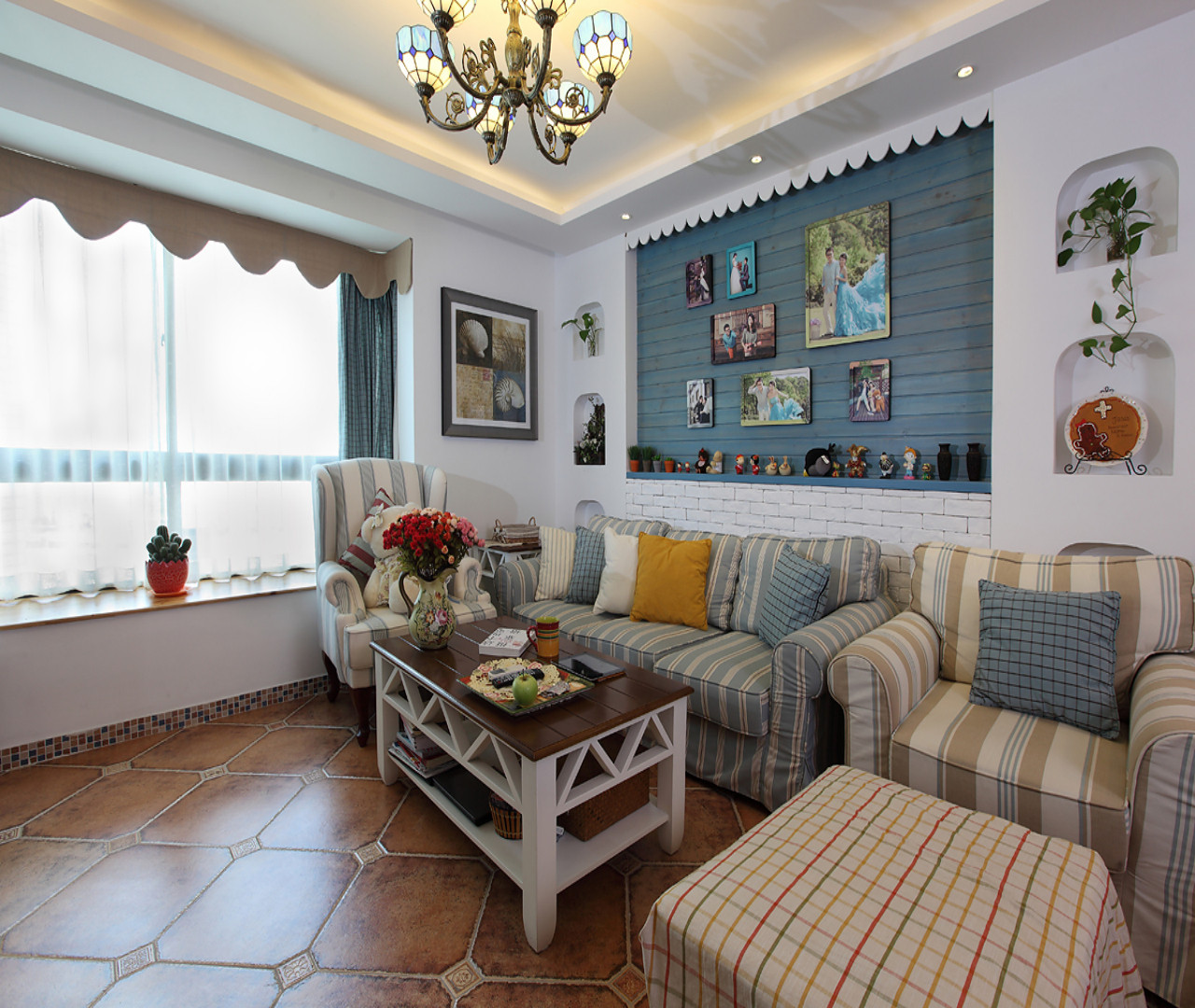 地中海风格,20万以上装修,三居室装修,120平米装修,客厅,沙发背景墙,蓝色