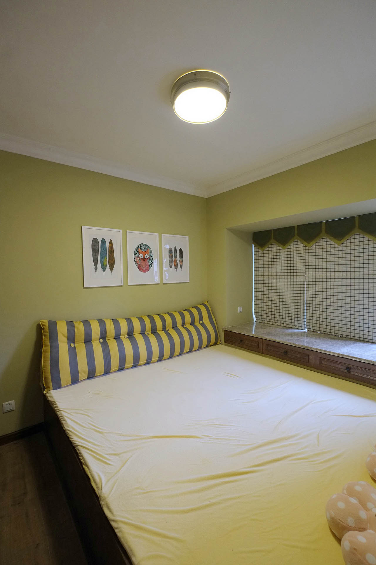 80平米装修,二居室装修,5-10万装修,卧室,榻榻米,卧室背景墙,绿色,黄色,简约风格