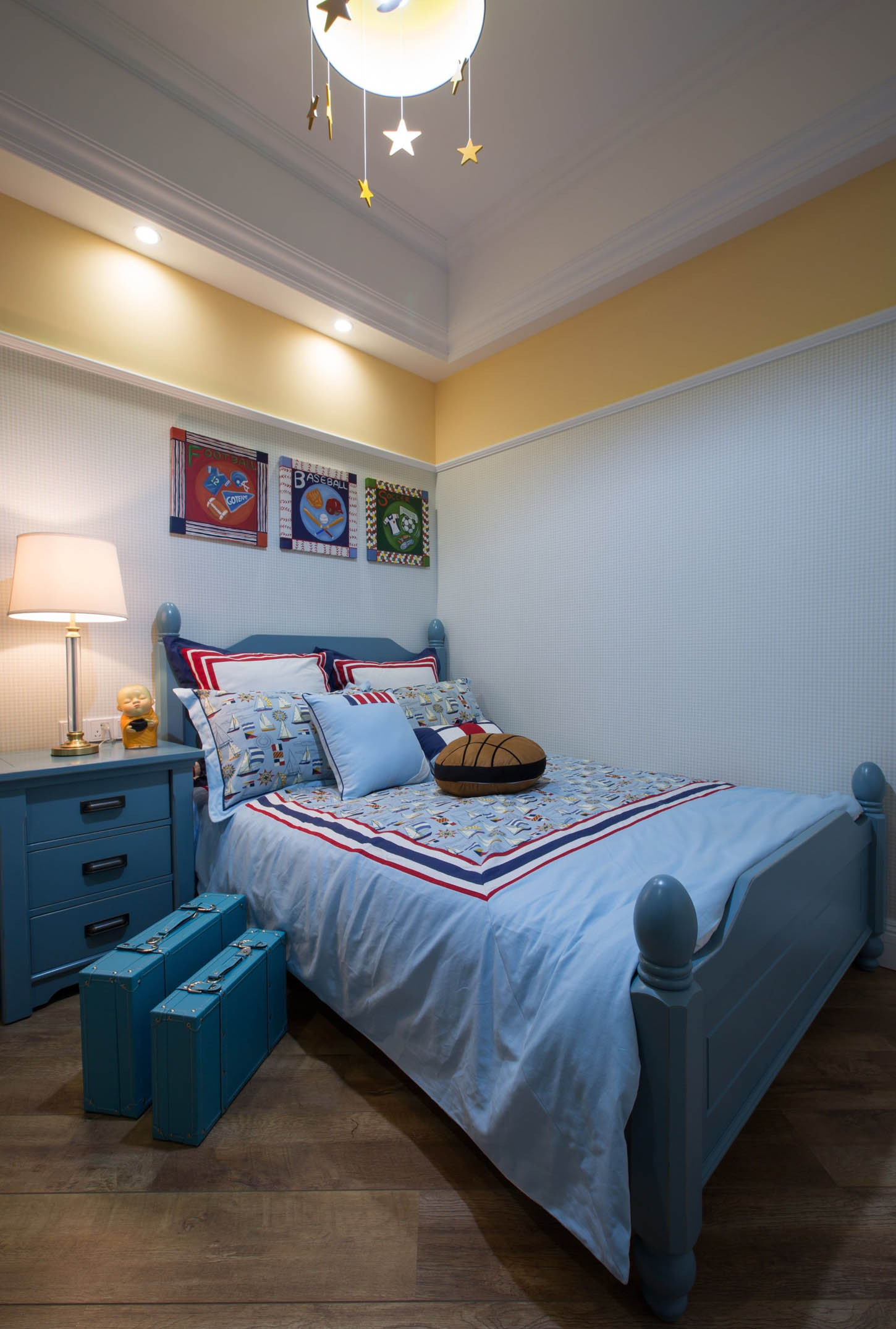 美式风格,140平米以上装修,三居室装修,20万以上装修,儿童房,床头柜,装饰画,卧室背景墙,床上用品,蓝色