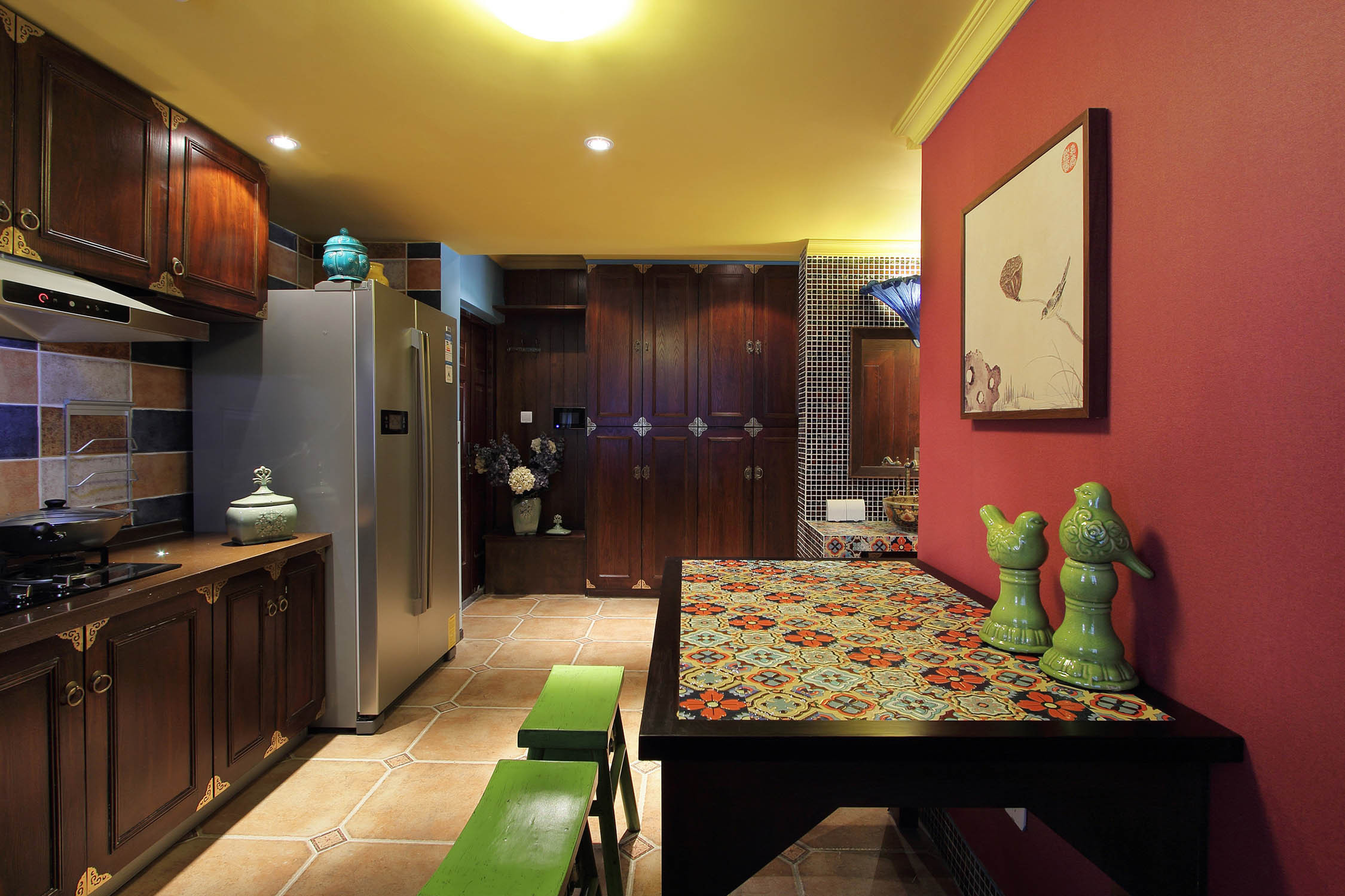 中式风格,15-20万装修,90平米装修,二居室装修,餐厅,橱柜,餐桌,混搭风格,餐厅背景墙,红色,绿色