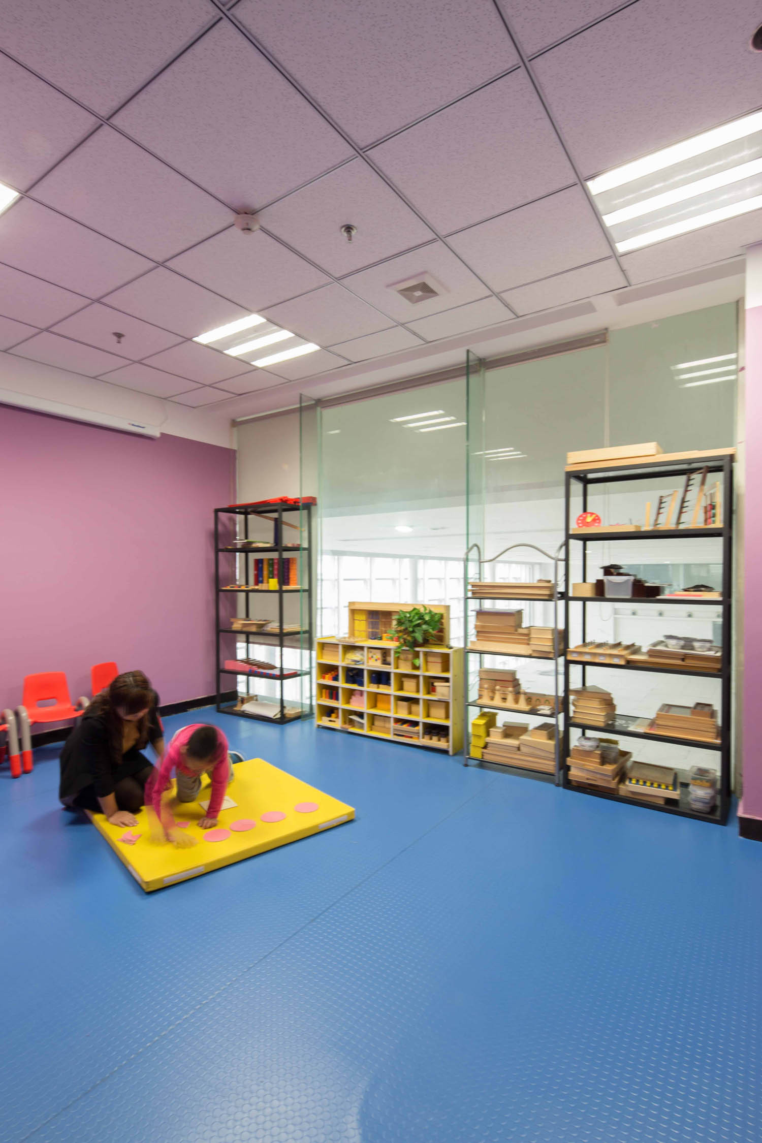 现代多元化幼儿园装修亲子空间