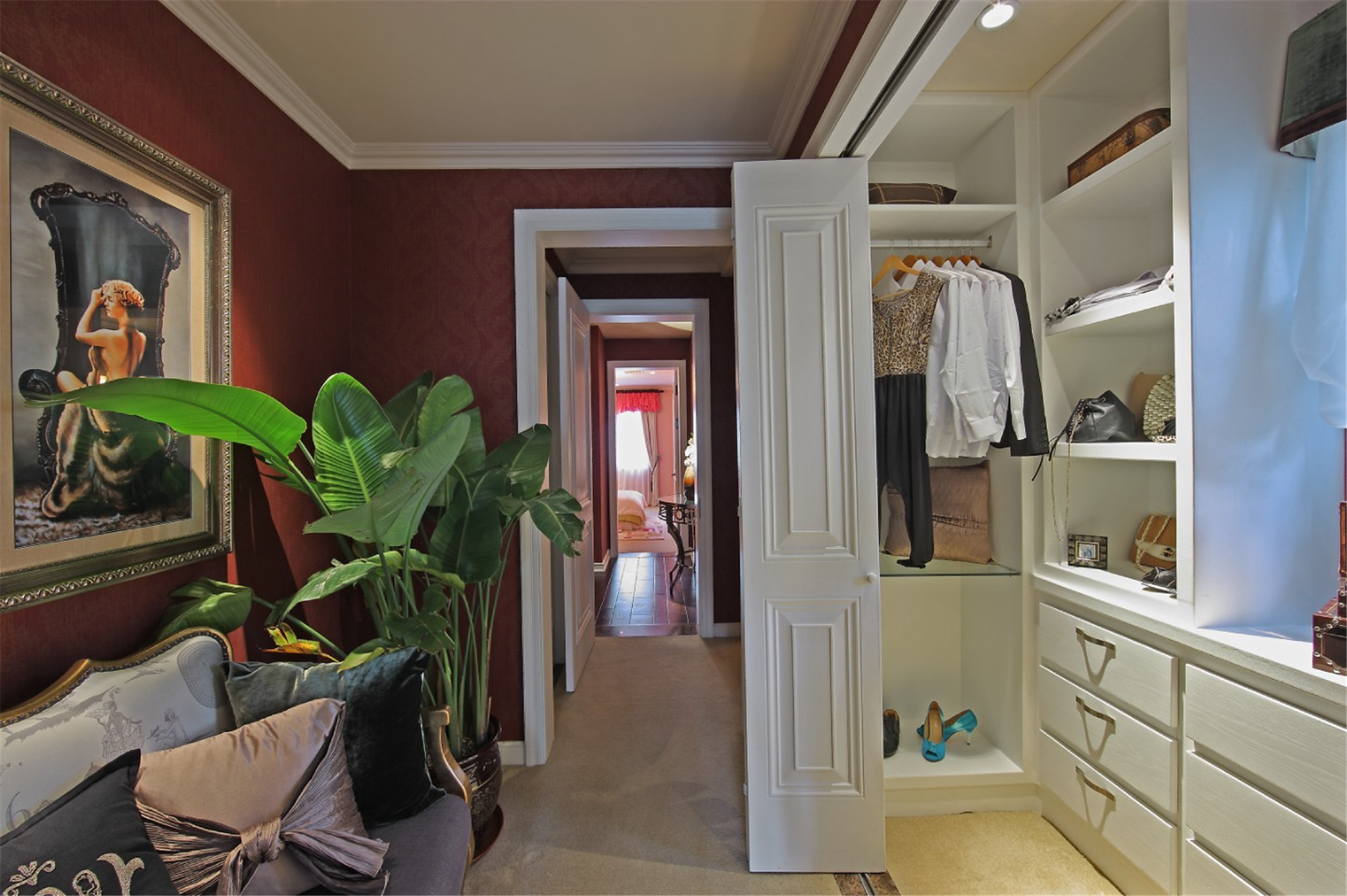 欧式风格,别墅装修,豪华型装修,140平米以上装修,衣帽间,白色,衣柜,红色