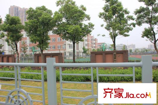 宝华源墅周边配套育人中学