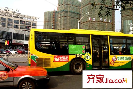 中邦大都會門口的超市班車