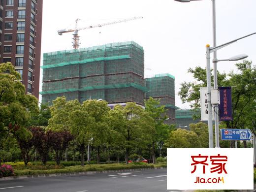 绿地海珀璞晖外景图东侧 (2013-05)