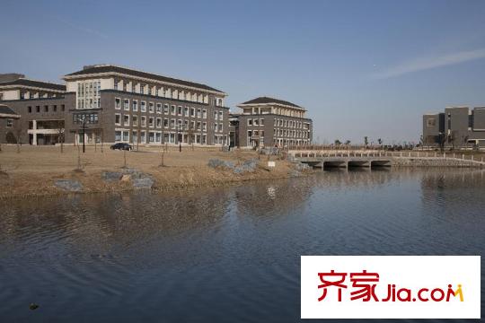 港城滴水湖馨苑別墅周邊配套-上海海洋大學