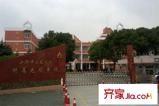 東方鴻平方米別墅學校