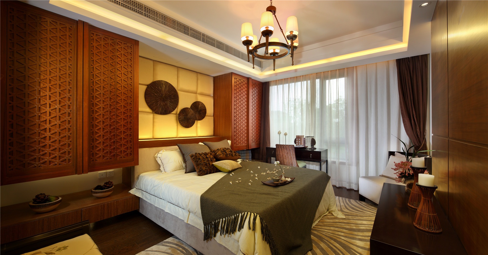 东南亚风格,三居室装修,140平米以上装修,20万以上装修,卧室,卧室背景墙,红色