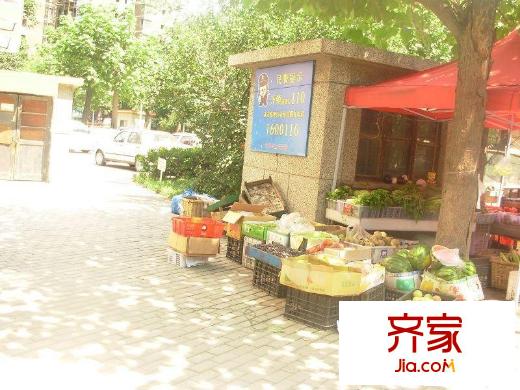 芳园里外景图小区水果店