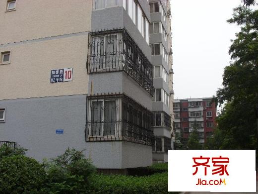 知春路82号院外景图楼体近景