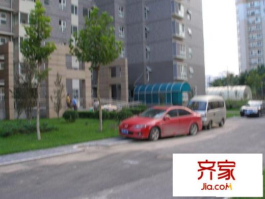 西局欣园外景图路边停车场