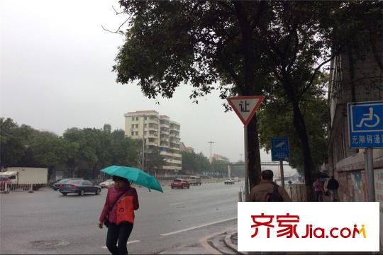 华发中央公园项目项目附近鹤洞路